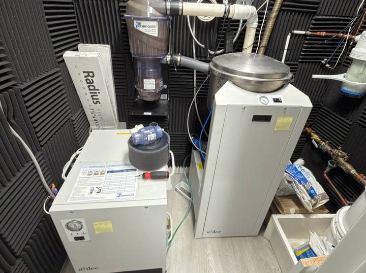 Compressor and amalgam separator in the equipment room